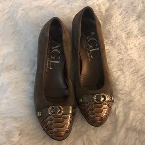 AGL Tan Suede Croc Cap Toe Low Wedge